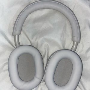 Sony - WH-1000XM5 Wireless Noise-Canceling Over-the-Ear Headphones - Silver
